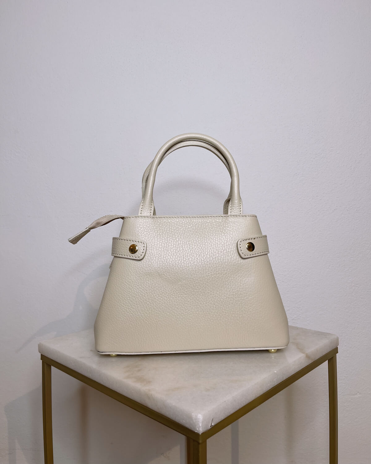 BORSA A MANO CON DETTAGLIO DORATO - Mirror Clothing