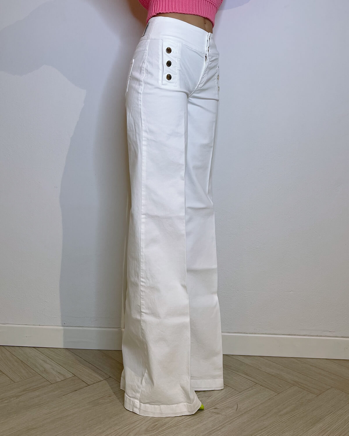 JEANS A PALAZZO CON BOTTONI DORATI BIANCO - Mirror Clothing
