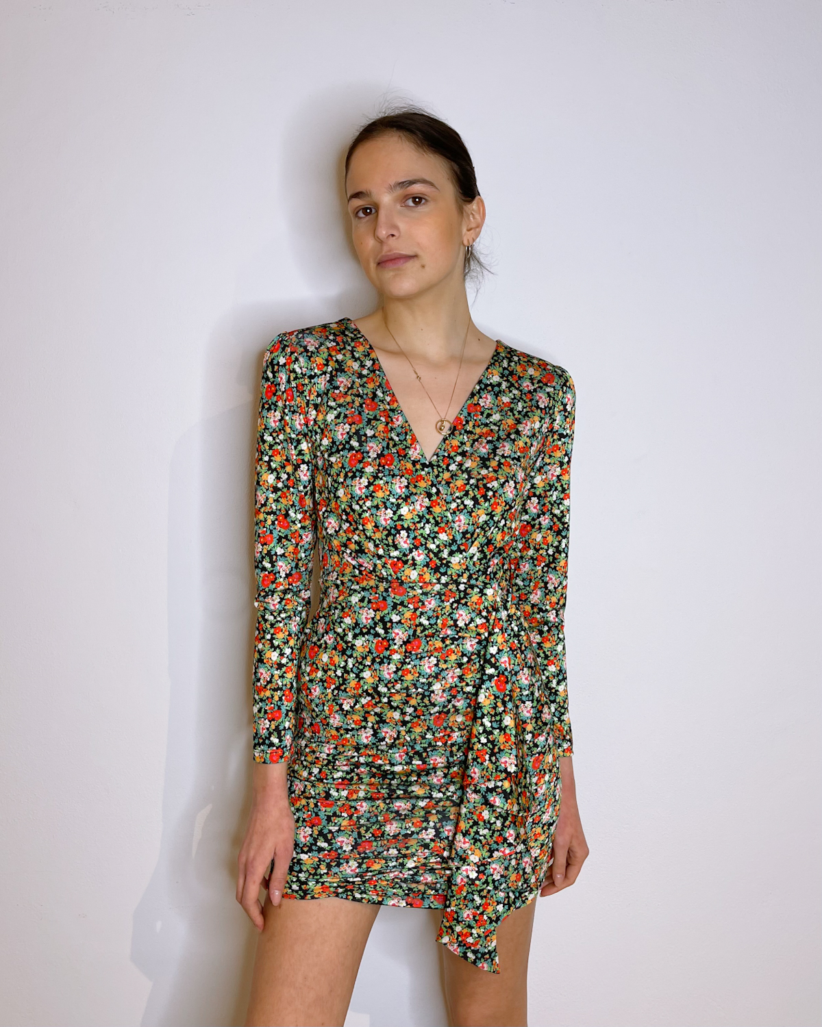 ABITO FLOREALE CON VOLANT VARIANTE NERO - Mirror Clothing
