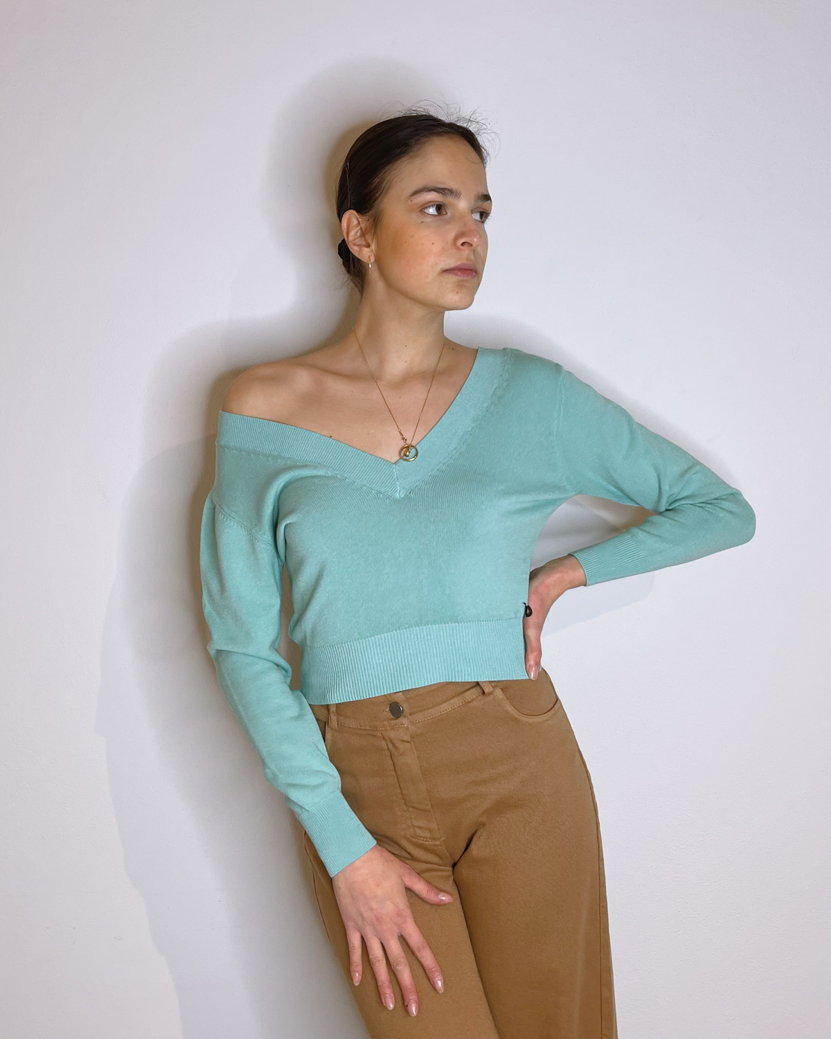 MAGLIA CON SCOLLO A V ACQUAMARINA - Mirror Clothing