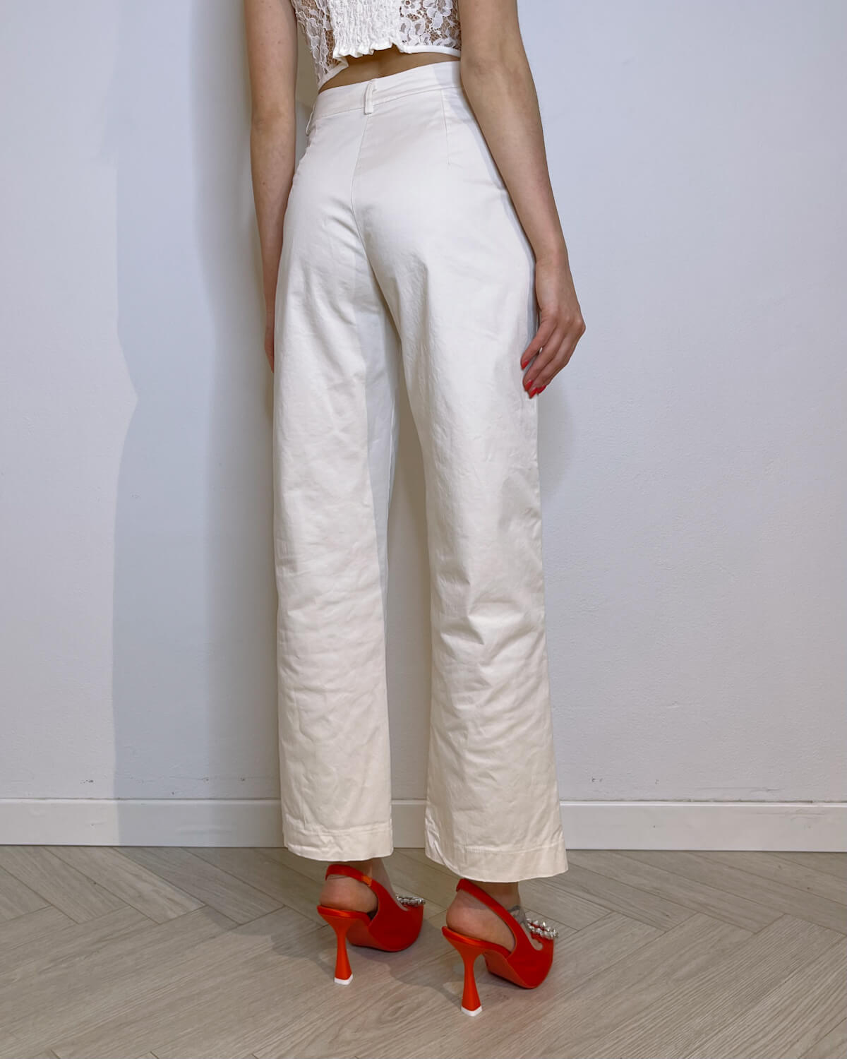 PANTALONE STRAIGHT CON PINCES BURRO - Mirror Clothing