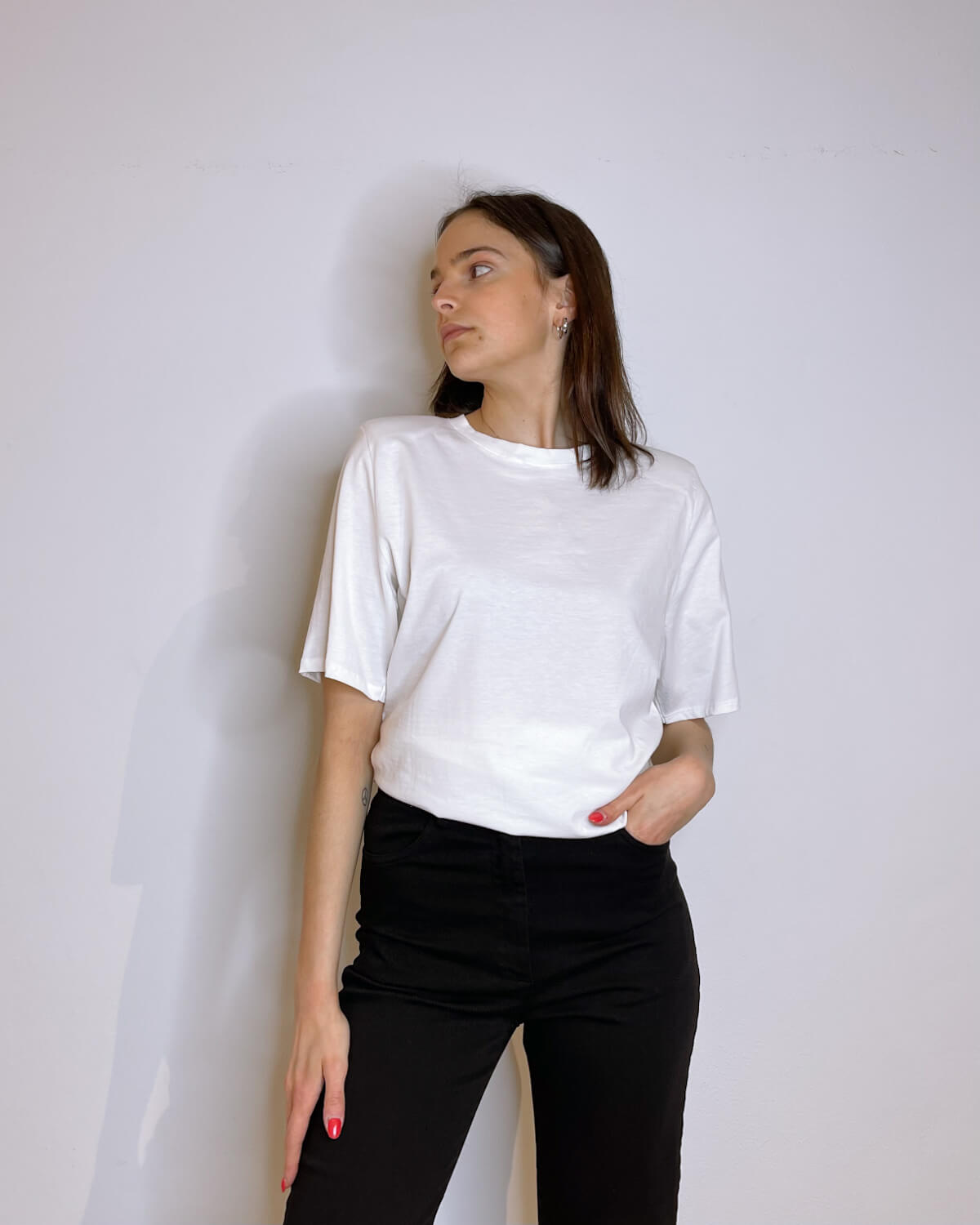 T-SHIRT A MEZZA MANICA CON SPALLE IMBOTTITE - Mirror Clothing