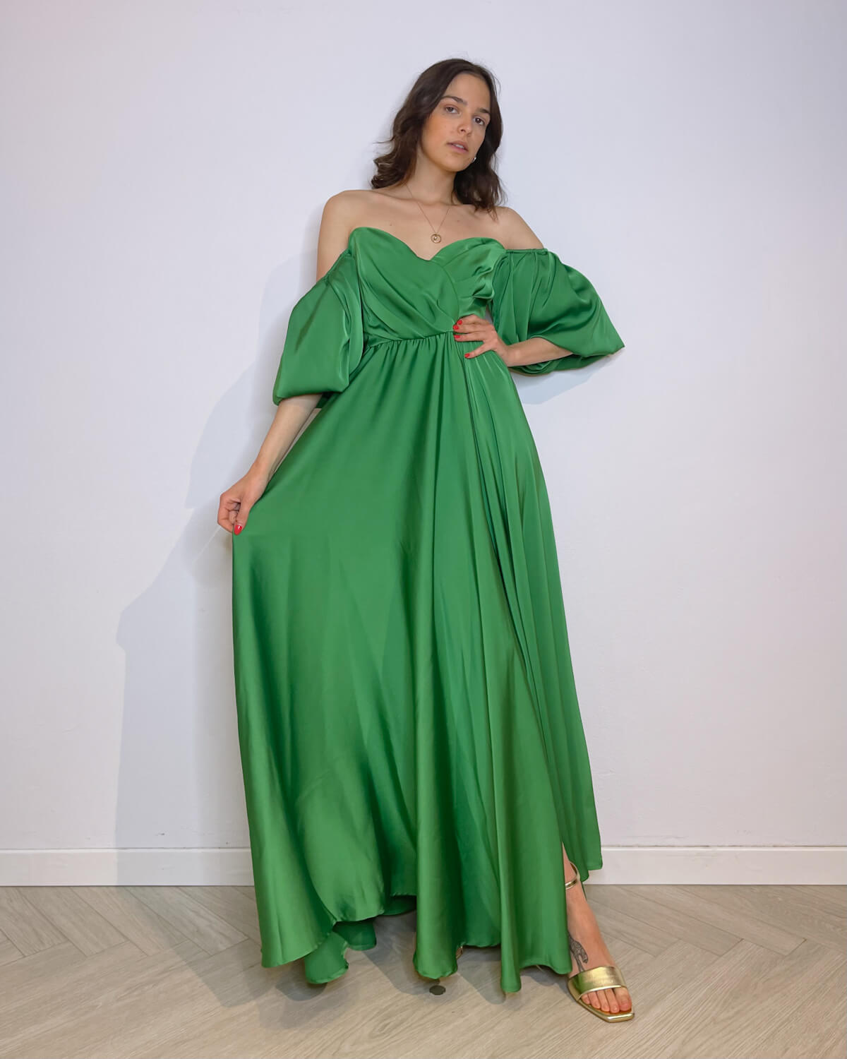 ABITO LUNGO CON MANICHE A PALLONCINO E SPACCO SMERALDO - Mirror Clothing