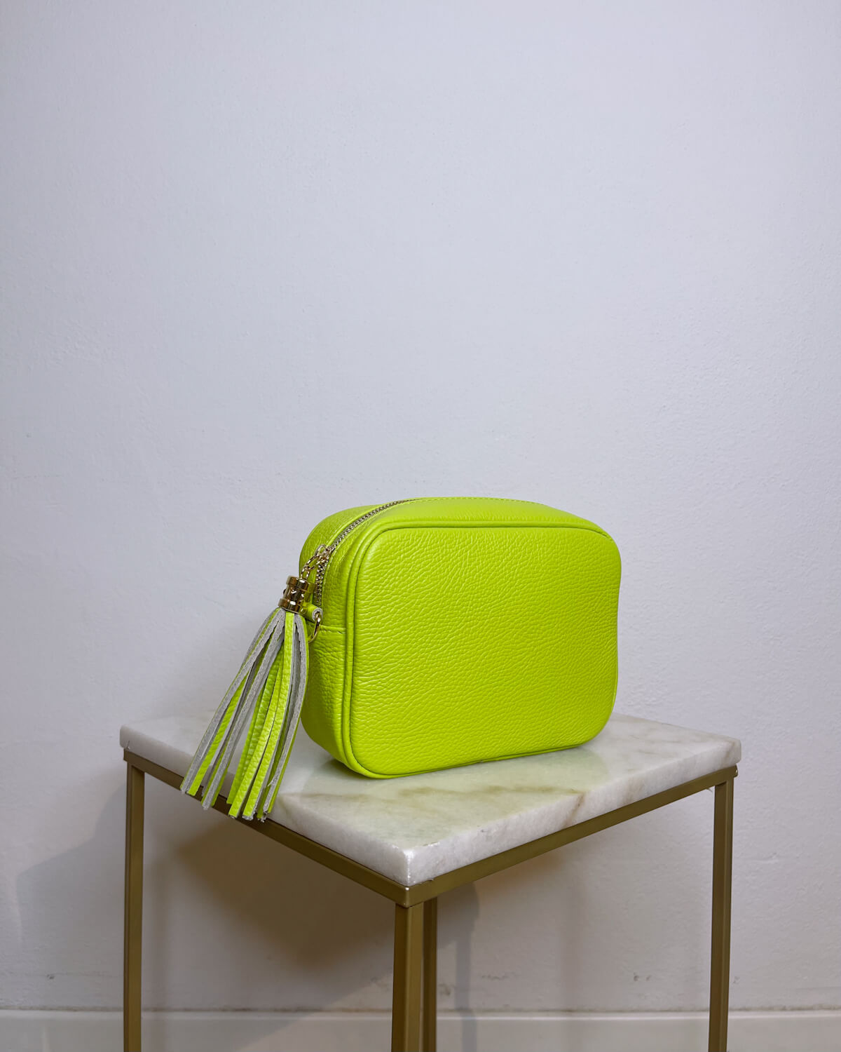 Donna Michael Kors Borsa per fotocamera in pelle di vitello increspata con  monogramma Cuoio | Borse a tracolla e pochette – Andrea Agresti