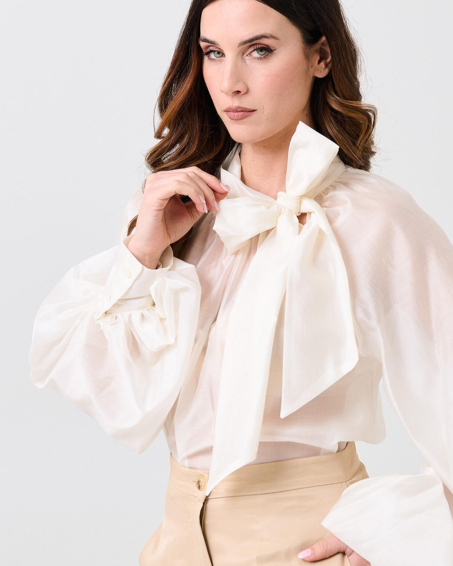 BLUSA CON FIOCCO AL COLLO - VICOLO