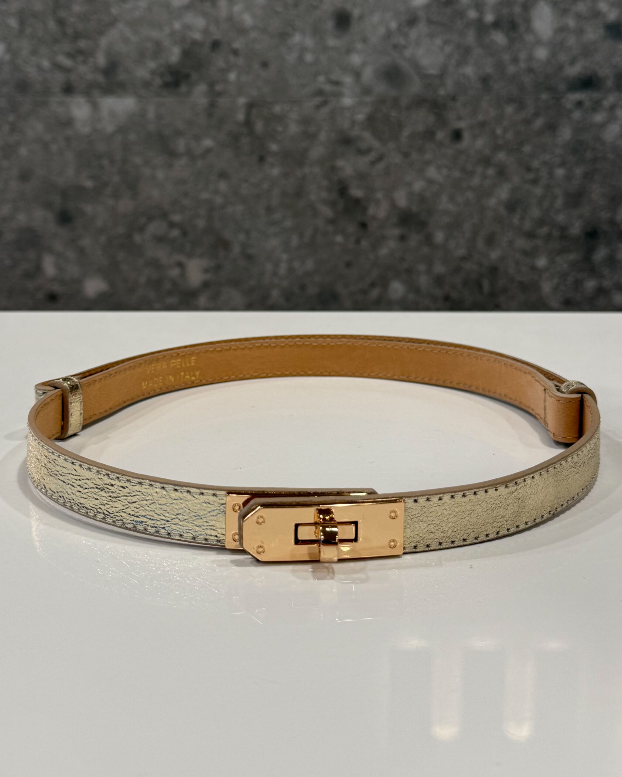 Alternative view of CINTURA LAMINATA IN PELLE MARTELLATA REGOLABILE