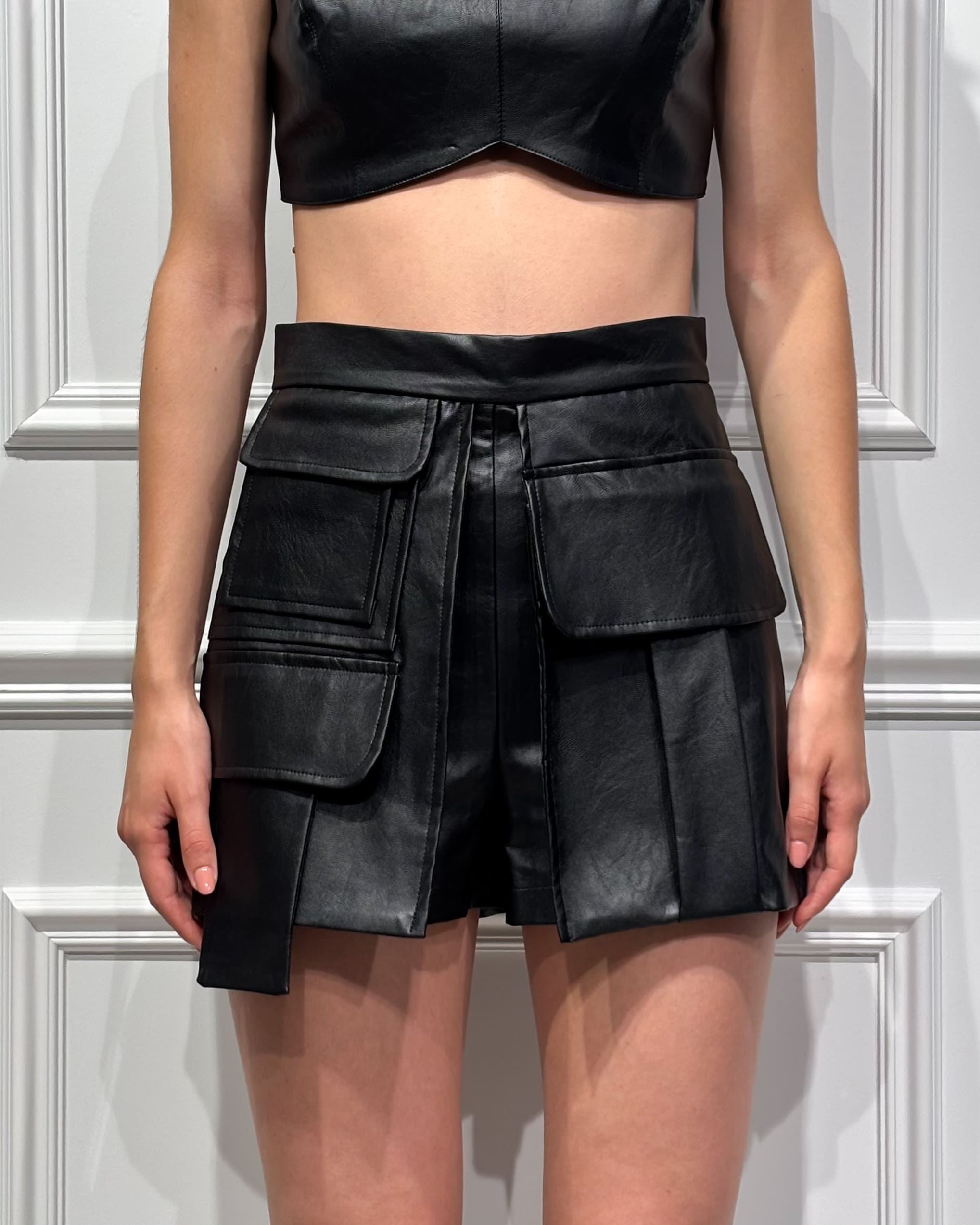 Alternative view of GONNA PANTALONCINO CARGO IN ECOPELLE - LARA - SILENCE LIMITED