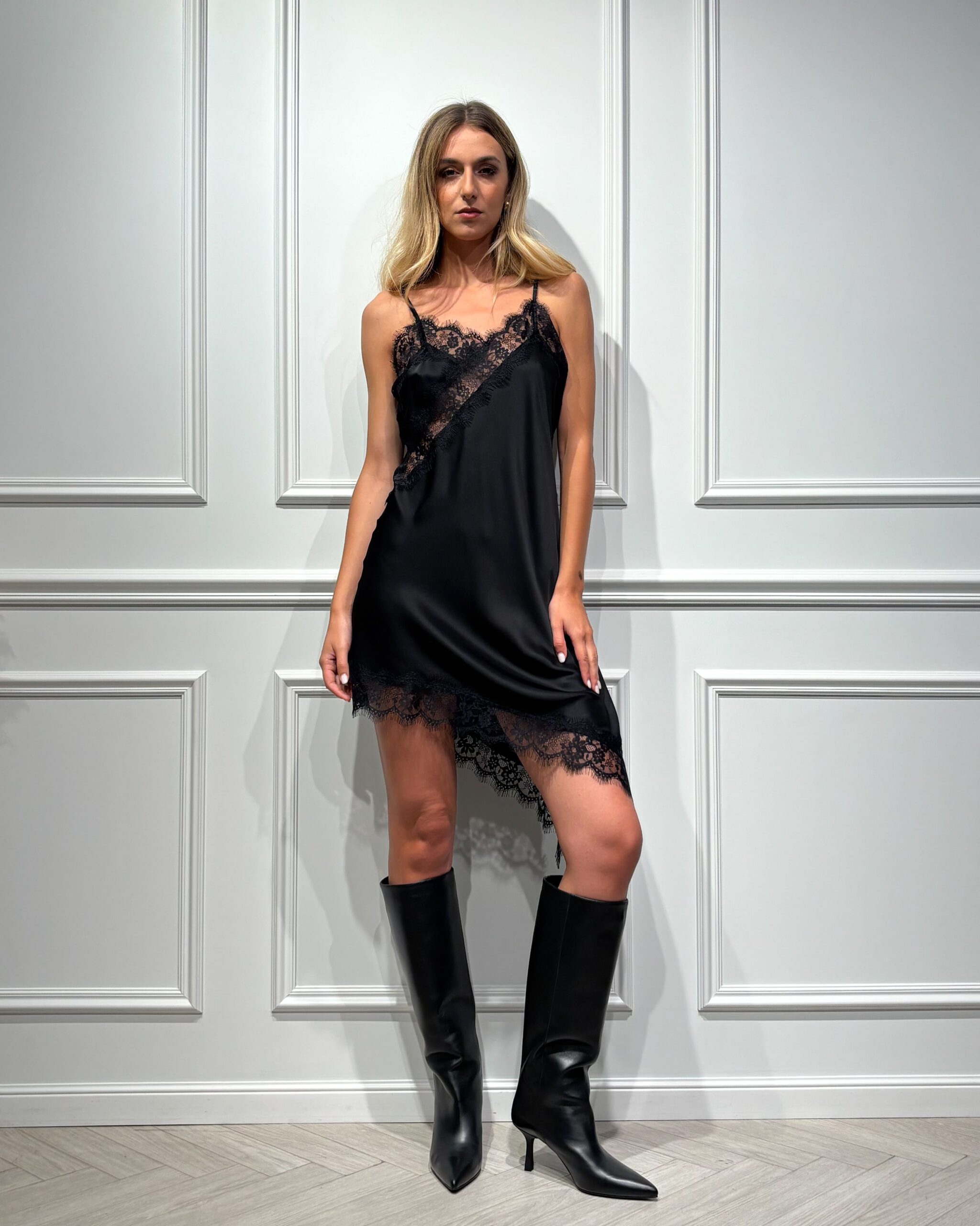 Alternative view of ABITO LINGERIE ASIMMETRICO IN PIZZO - VICOLO