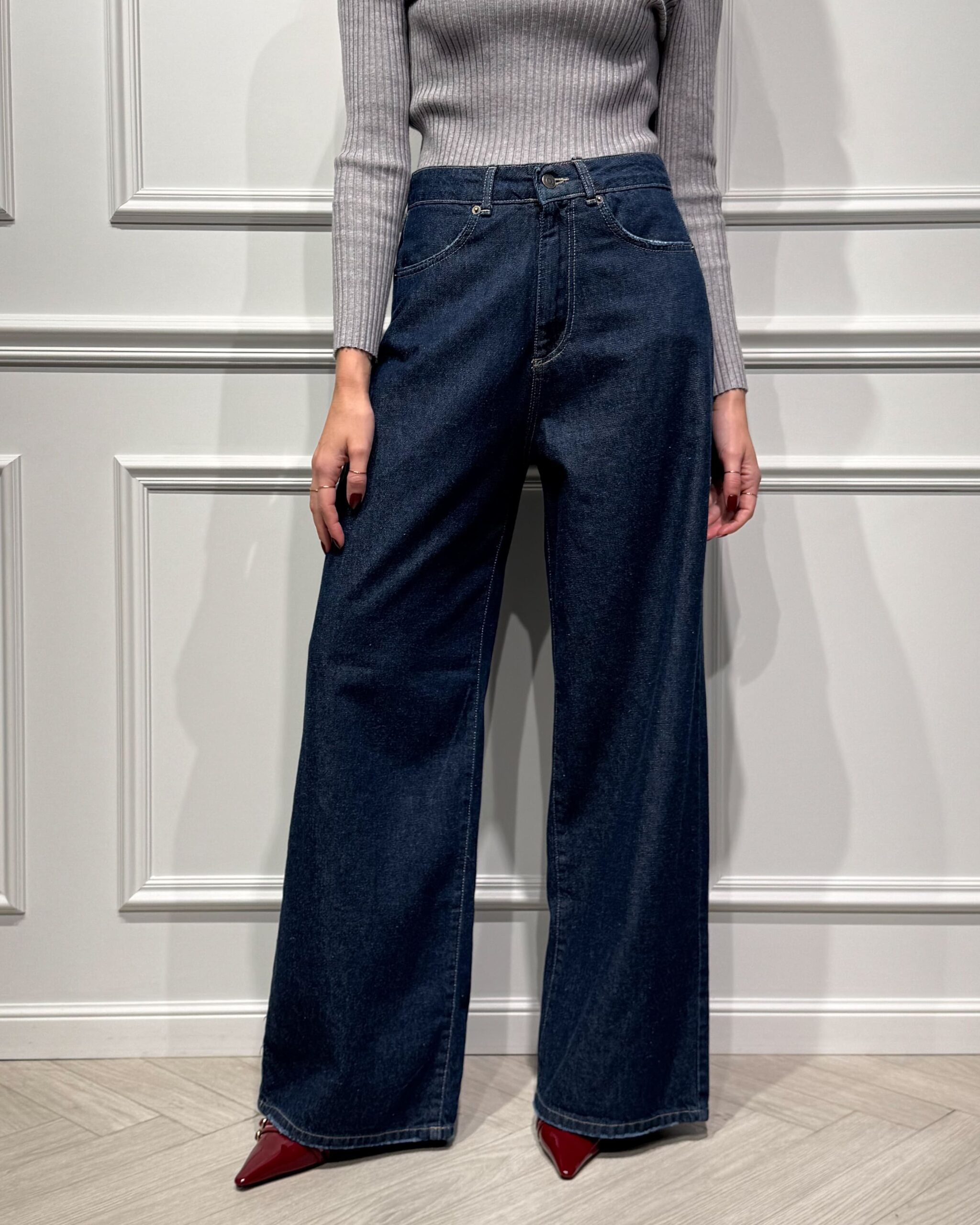 Alternative view of JEANS PALAZZO CON TASCHE A FILO SUL RETRO - GIUSI - TENSIONE IN