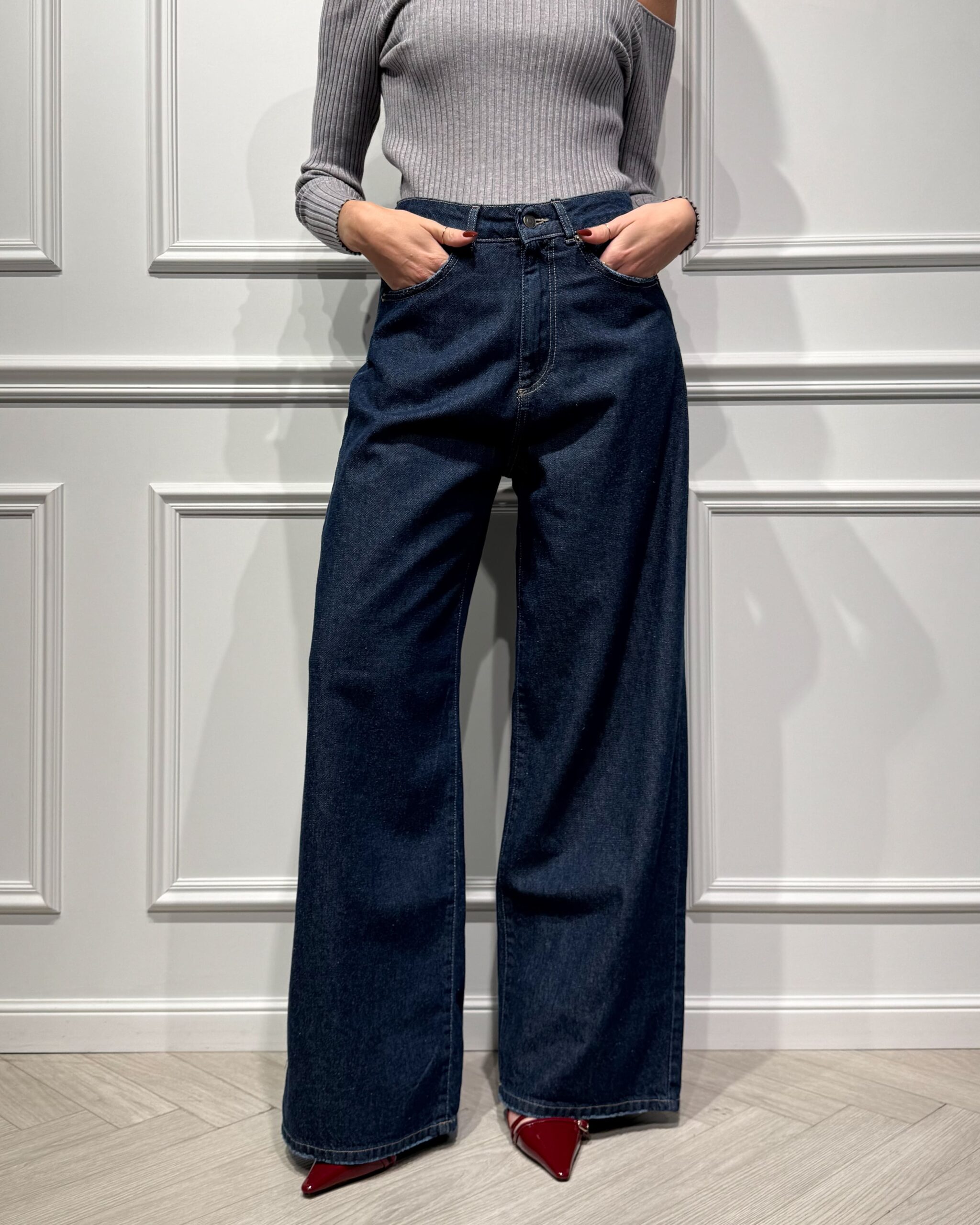 JEANS PALAZZO CON TASCHE A FILO SUL RETRO - GIUSI - TENSIONE IN