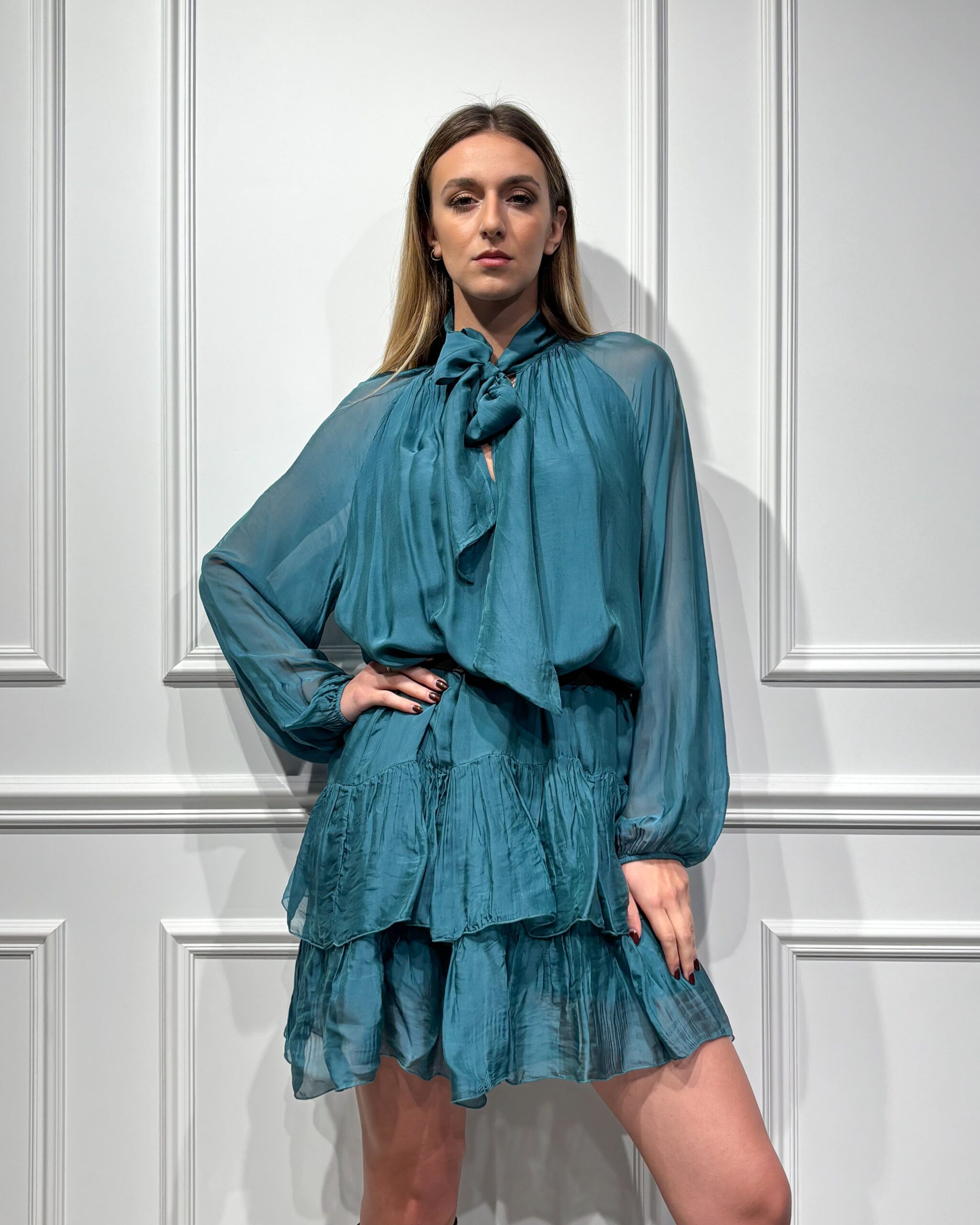 ABITO CON BALZE IN VISCOSA MISTO SETA - DIXIE