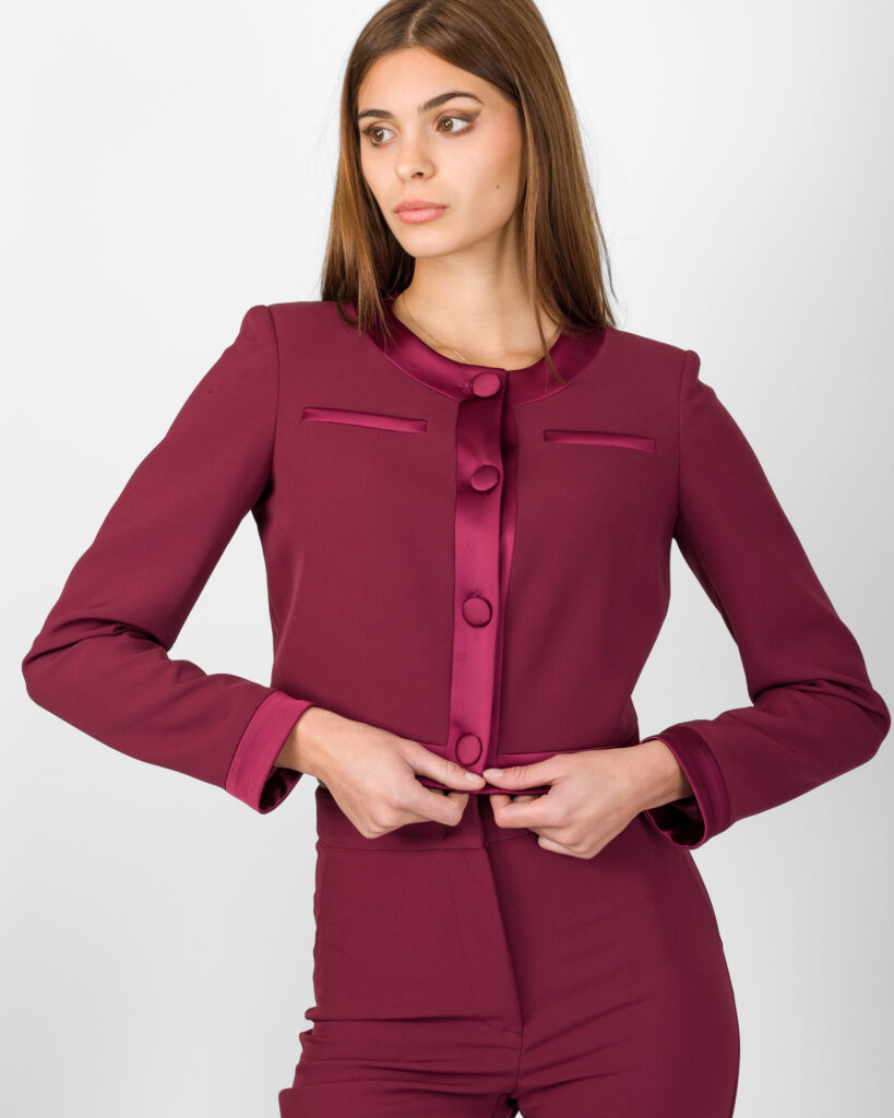 giacca-crop-bordeaux-con-inserti-in-raso