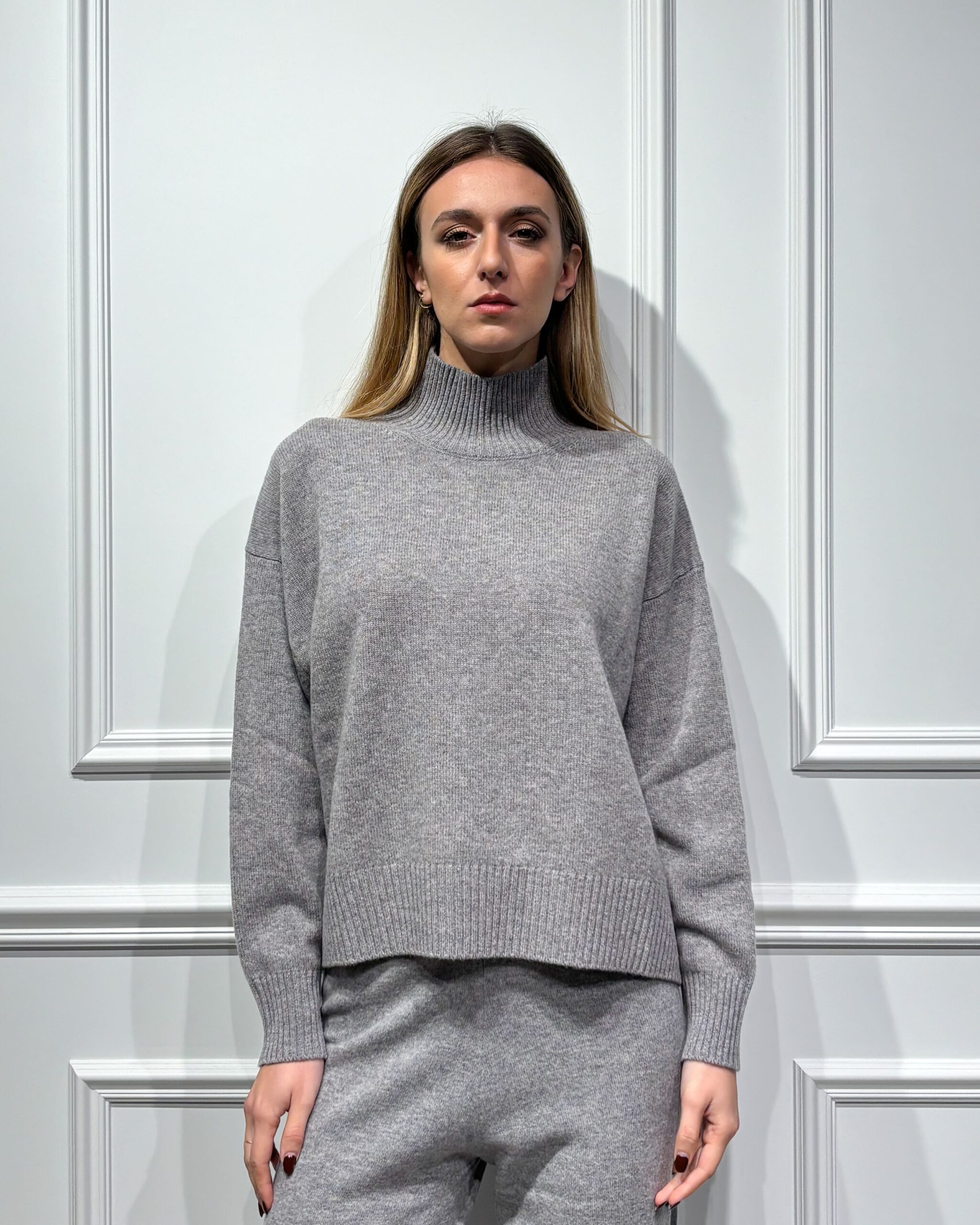 Alternative view of MAGLIA CON COLLO A CRATERE 100% LANA - MINA - MOTEL