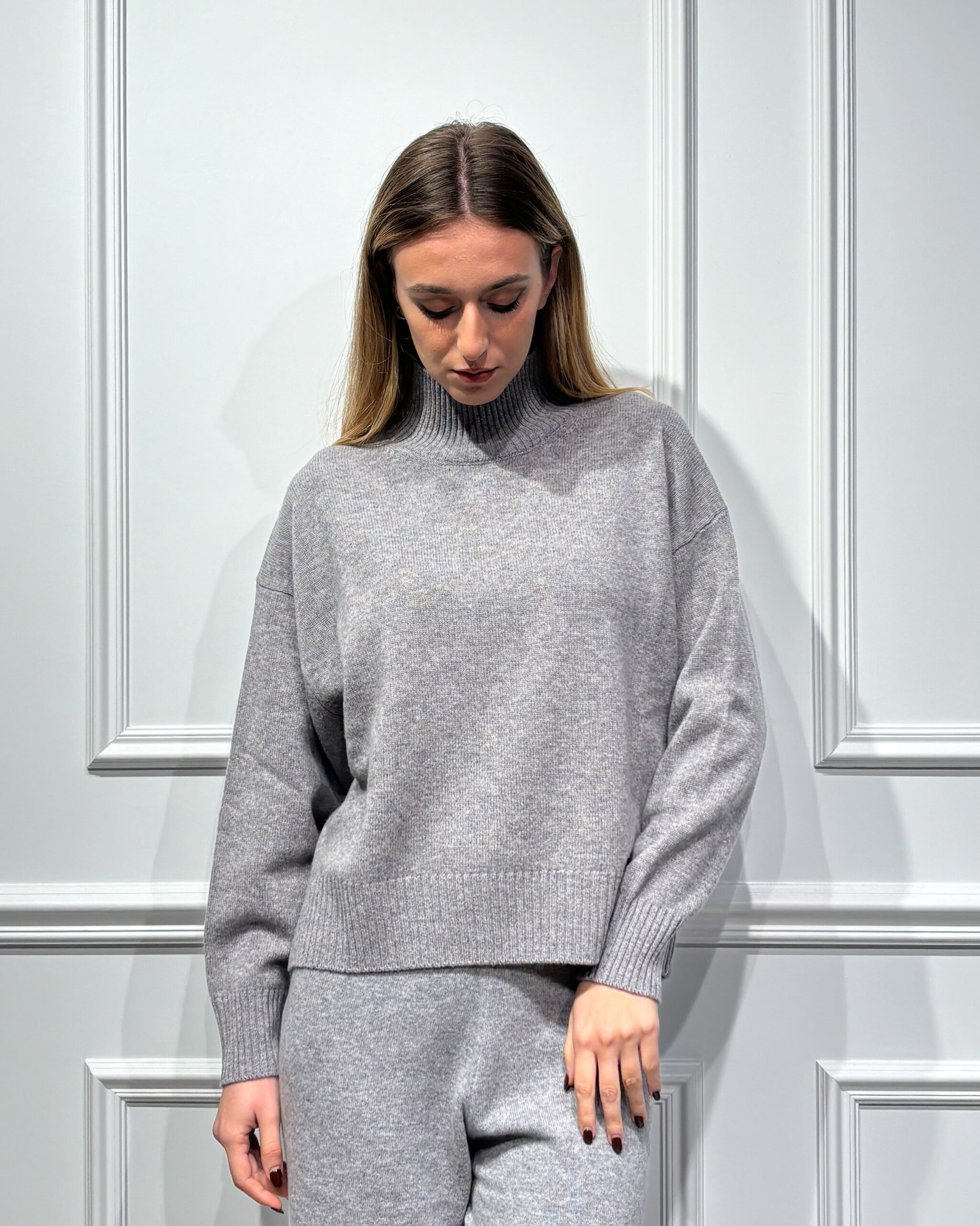 MAGLIA CON COLLO A CRATERE 100% LANA - MINA - MOTEL