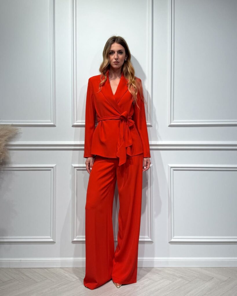 tailleur-con-fusciacca-estivo-cena-aziendale-mirror