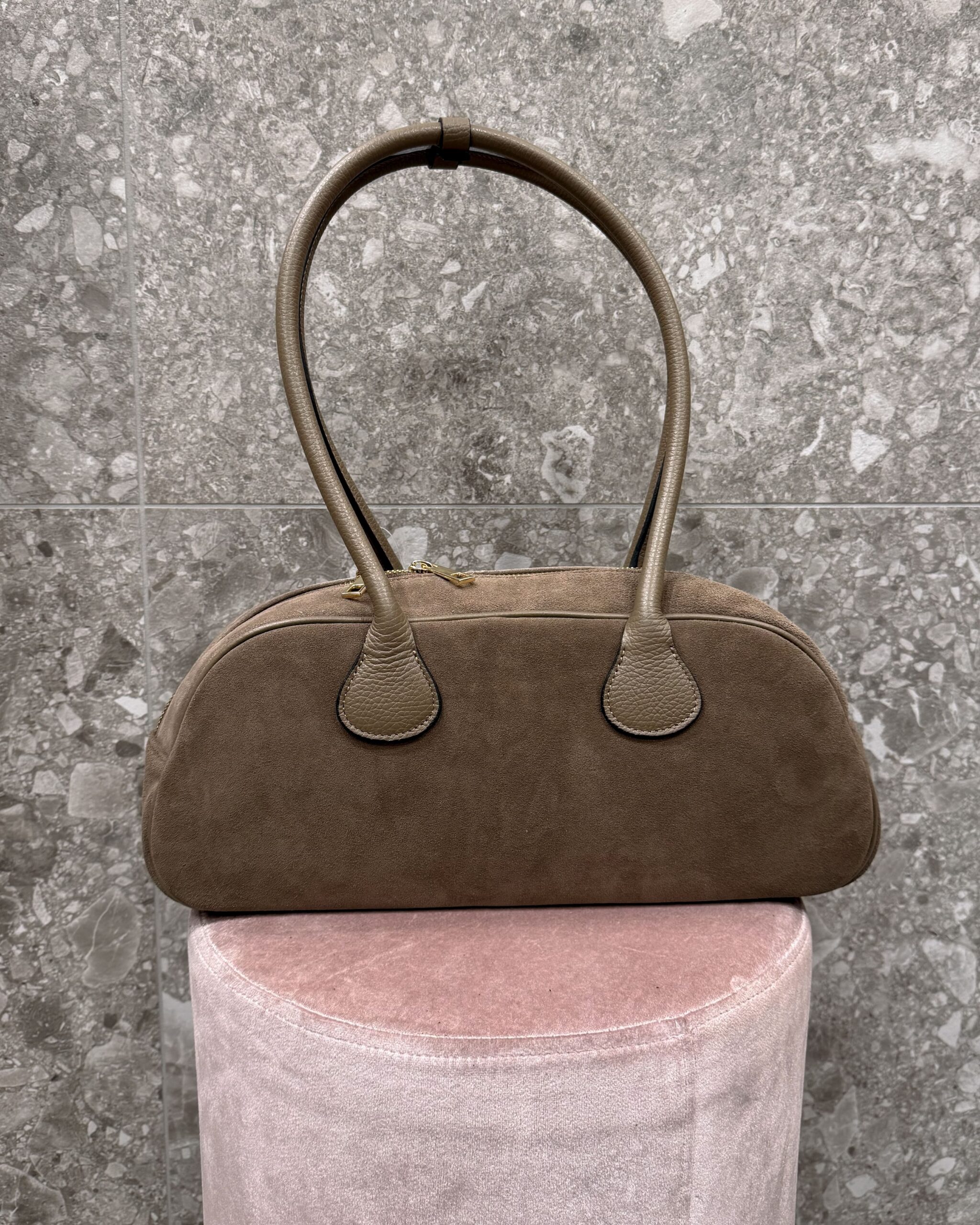 Alternative view of BORSA BAGUETTE A SPALLA IN SUEDE