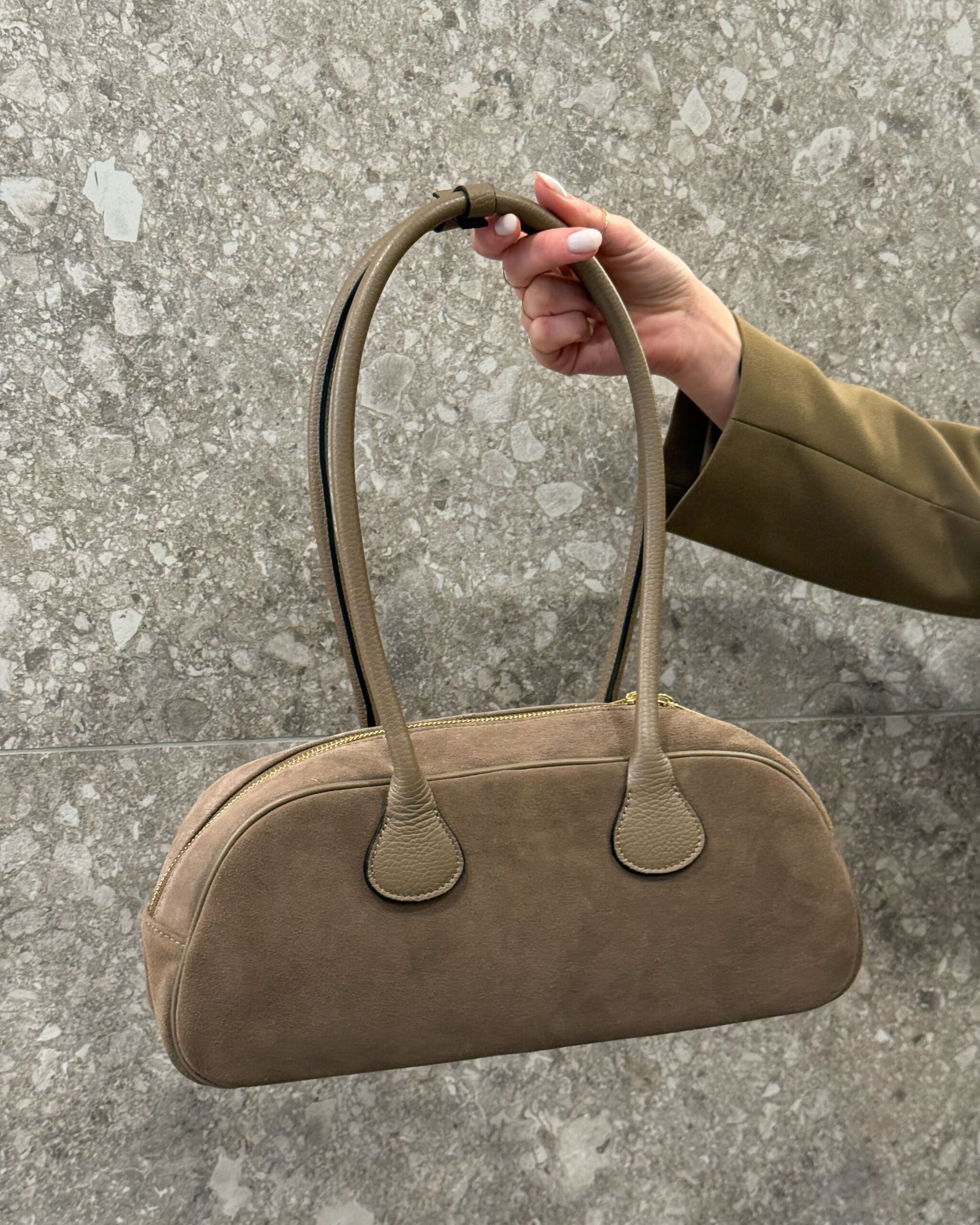 Alternative view of BORSA BAGUETTE A SPALLA IN SUEDE