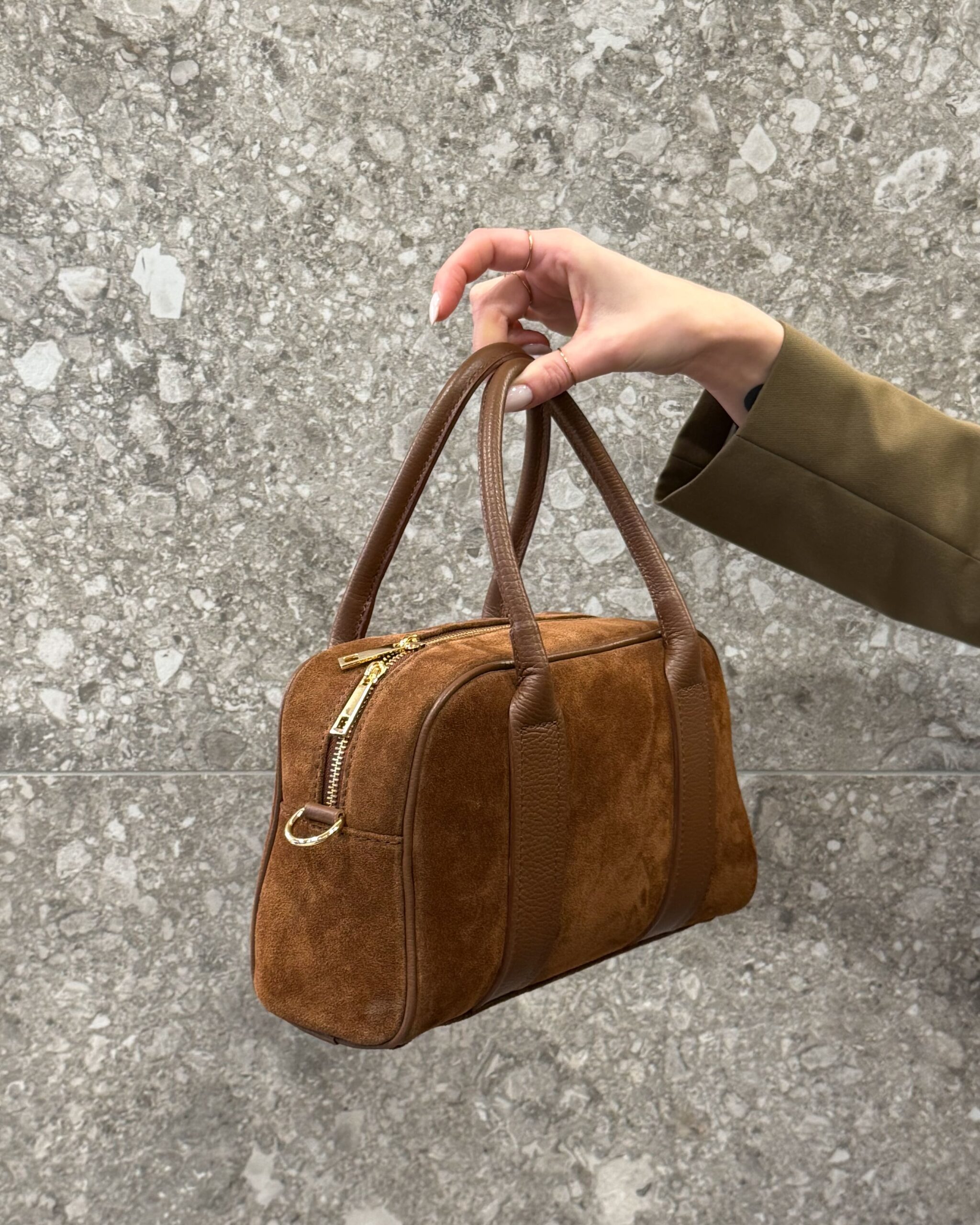 Alternative view of BORSA BAULETTO IN SUEDE CON INSERTO IN PELLE