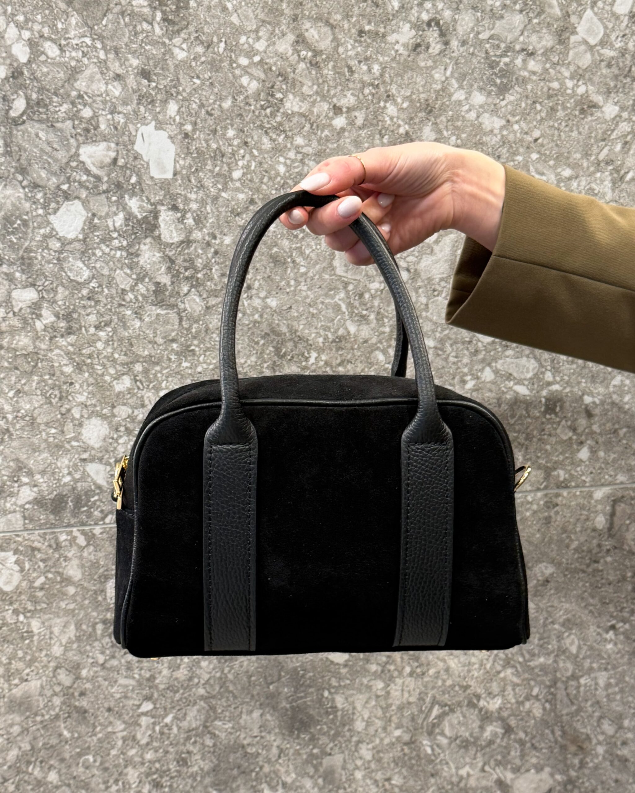 Alternative view of BORSA BAULETTO IN SUEDE CON INSERTO IN PELLE