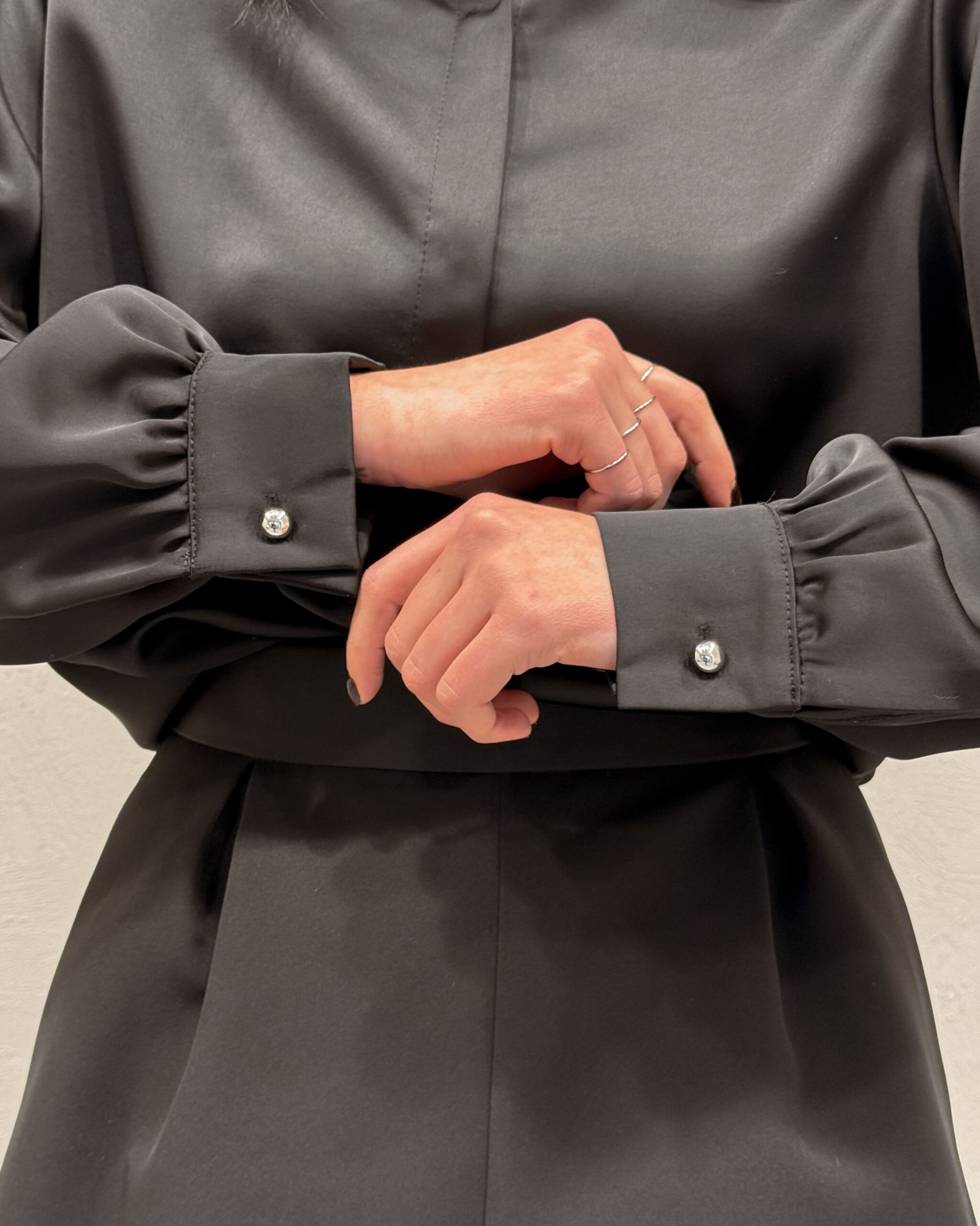 Alternative view of CAMICIA CON SPALLINE E GEMELLI - KONTATTO