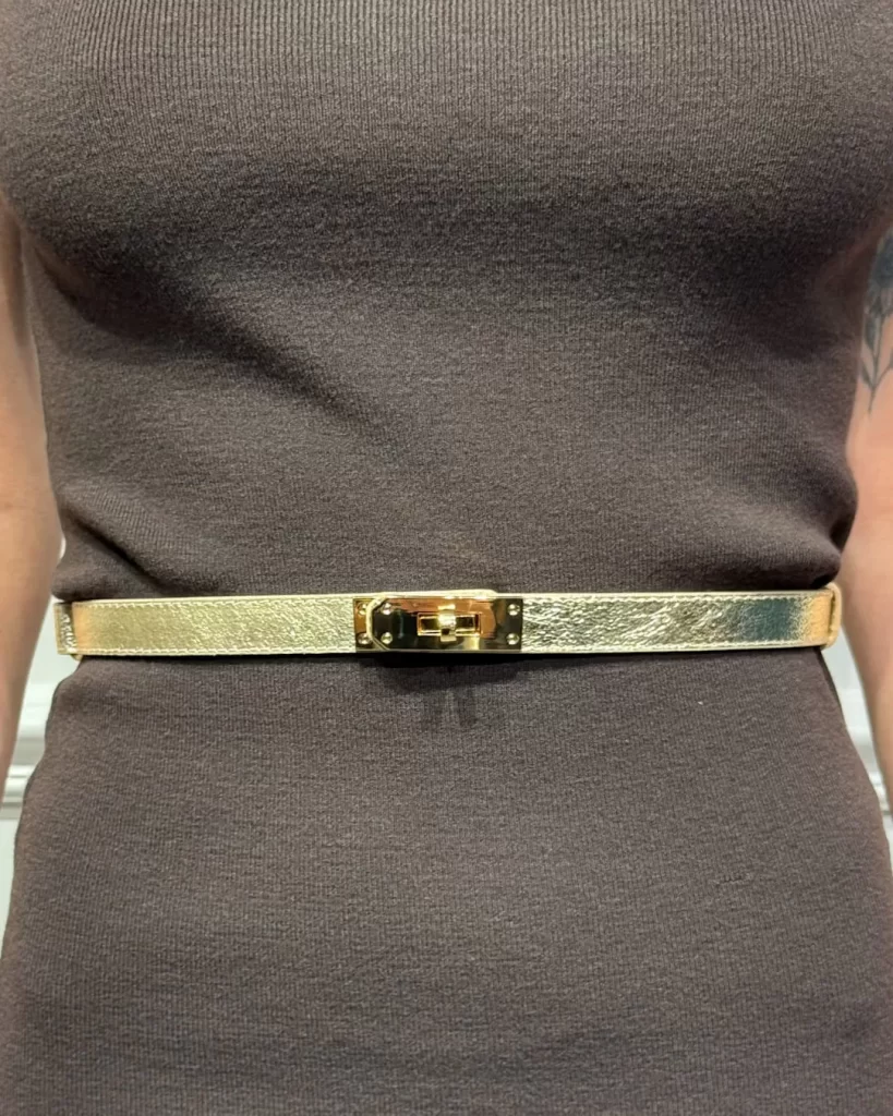 outfit-natale-donna-cintura-laminata-oro