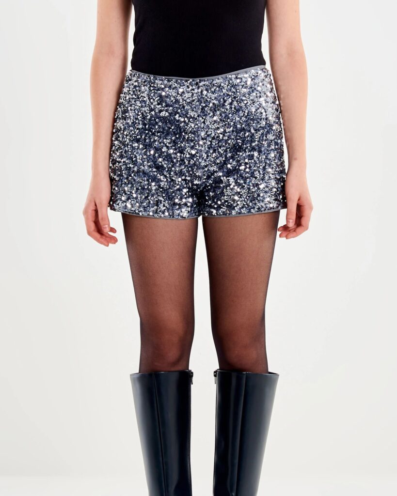 outfit-natale-donna-shorts-paillettes