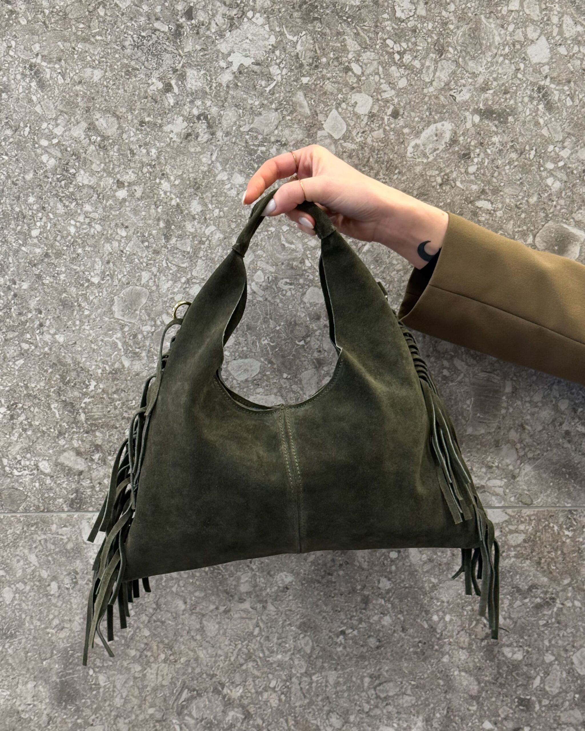 Alternative view of SLOUCHY BAG SCAMOSCIATA CON FRANGE