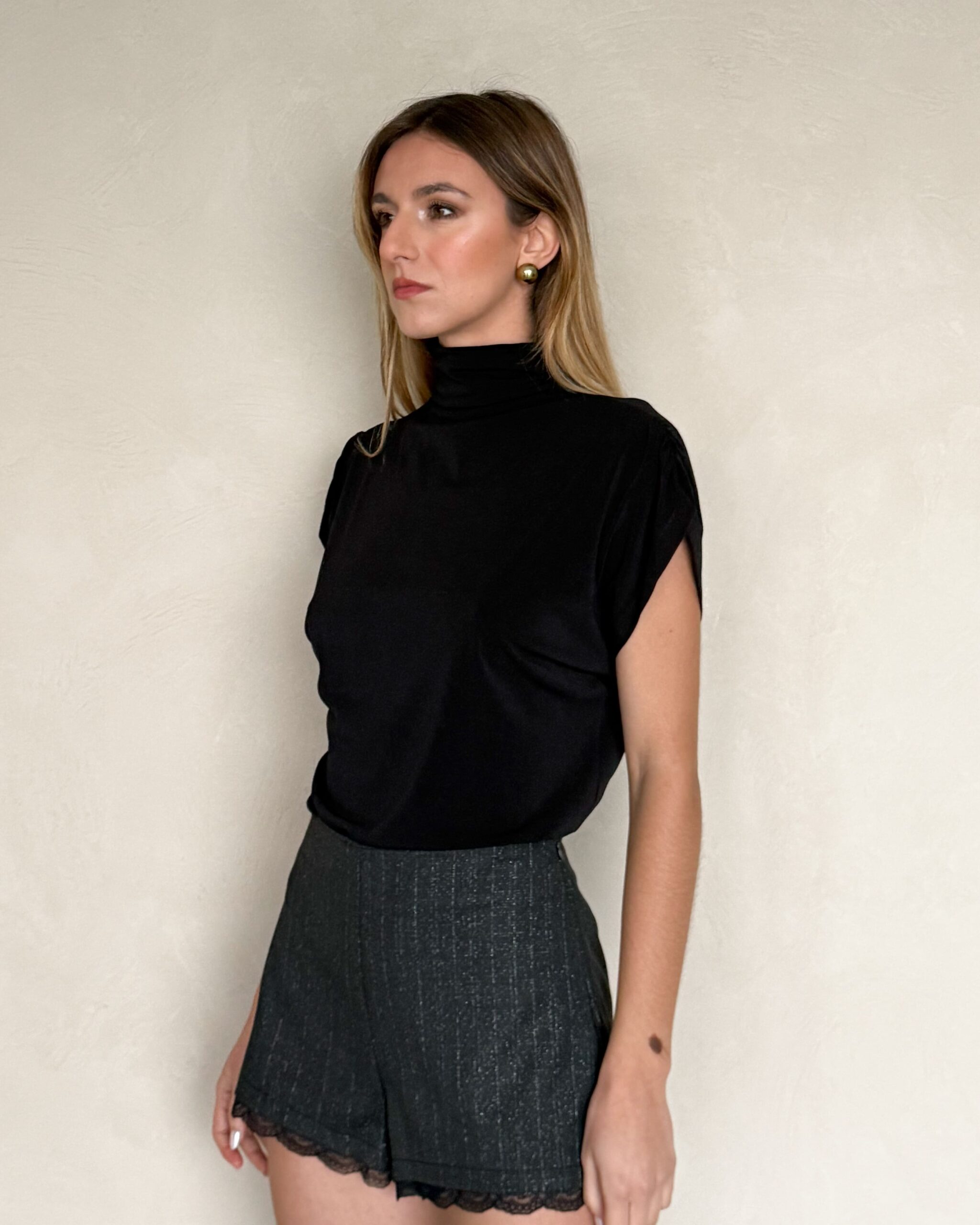 Alternative view of TOP CON MANICA ARRICCIO SCESA - VICOLO