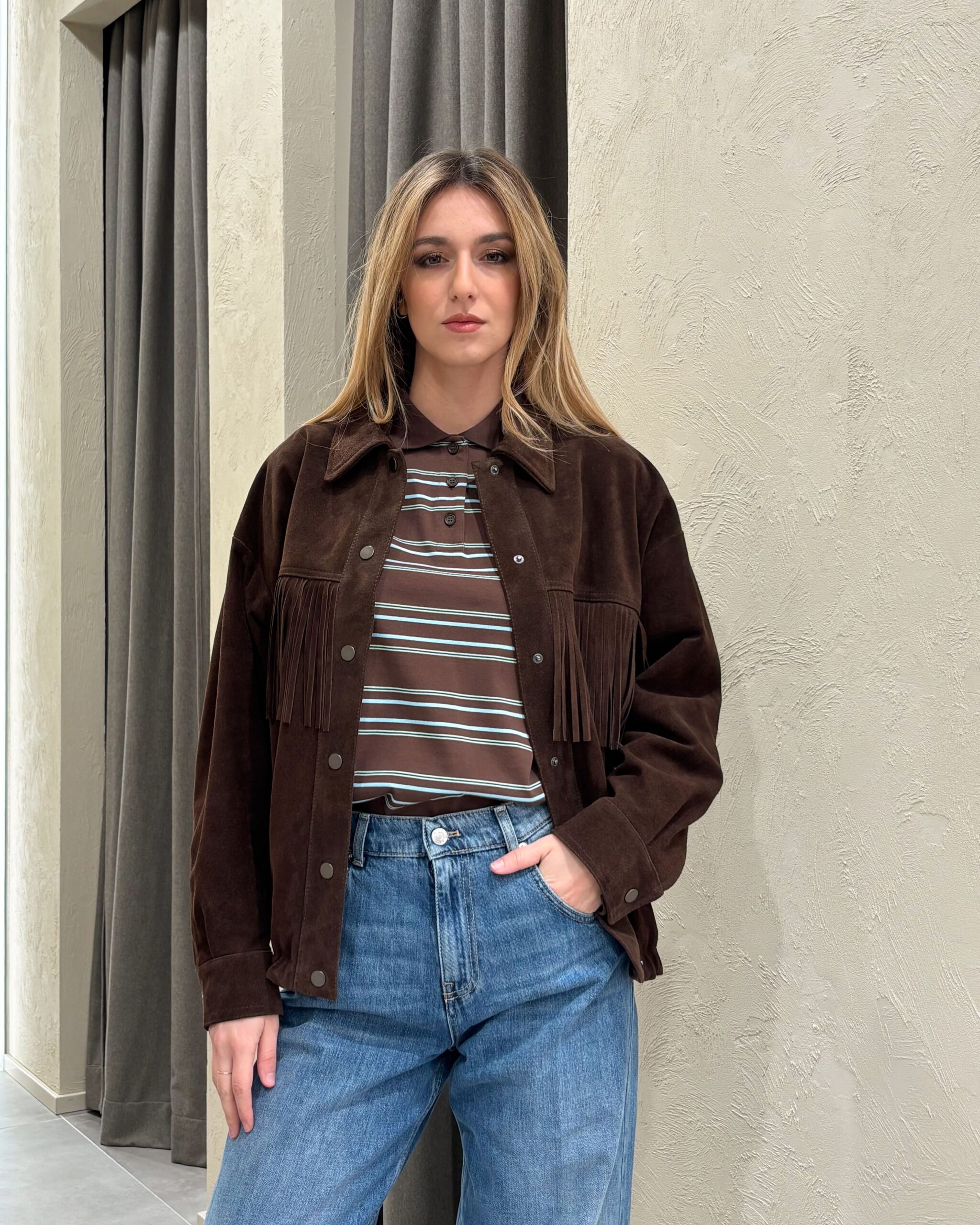 Alternative view of GIACCA CON FRANGE IN VERA PELLE - VICOLO