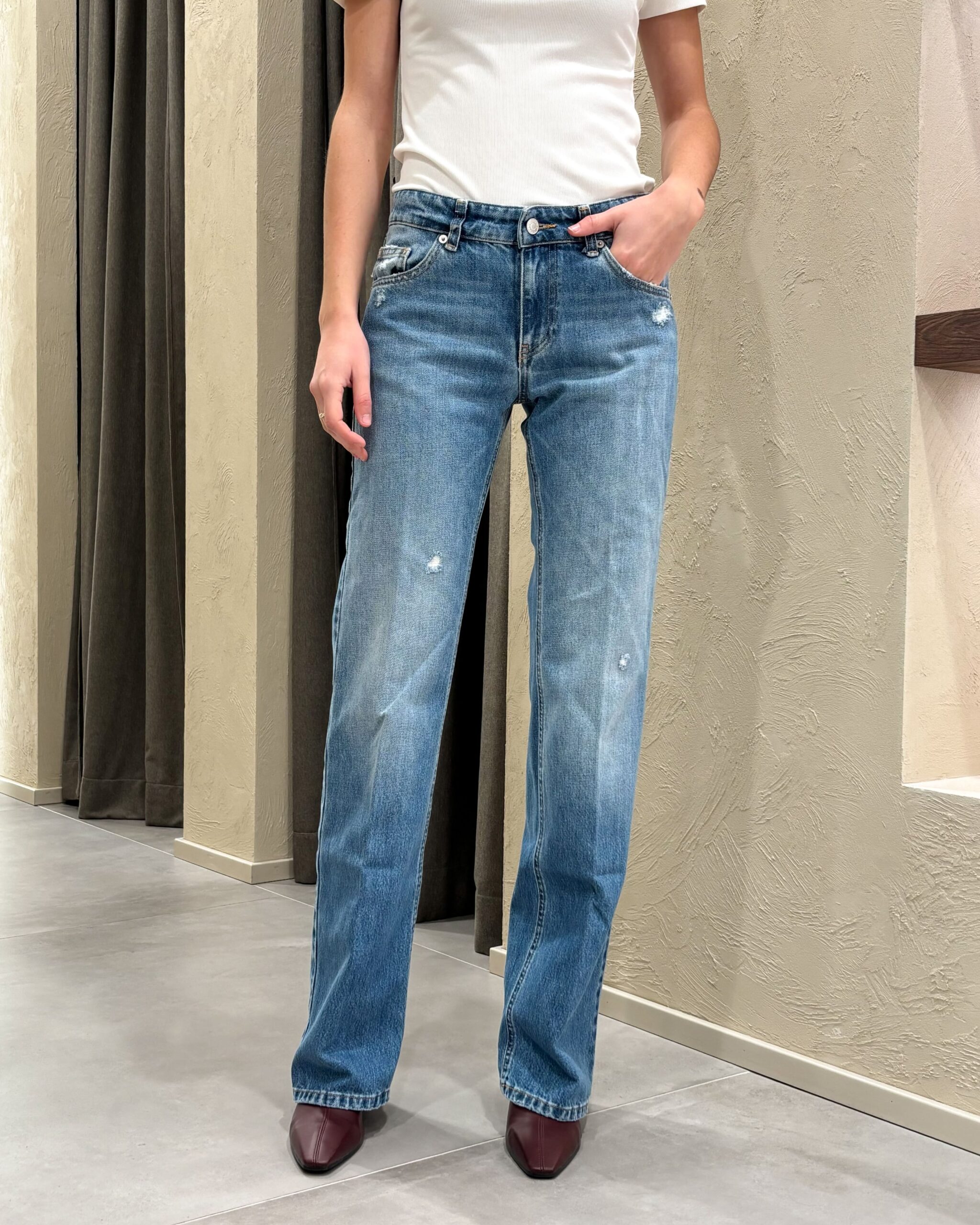 Alternative view of JEANS STRAIGHT-LEG CON ABRASIONI - BASMA - VICOLO