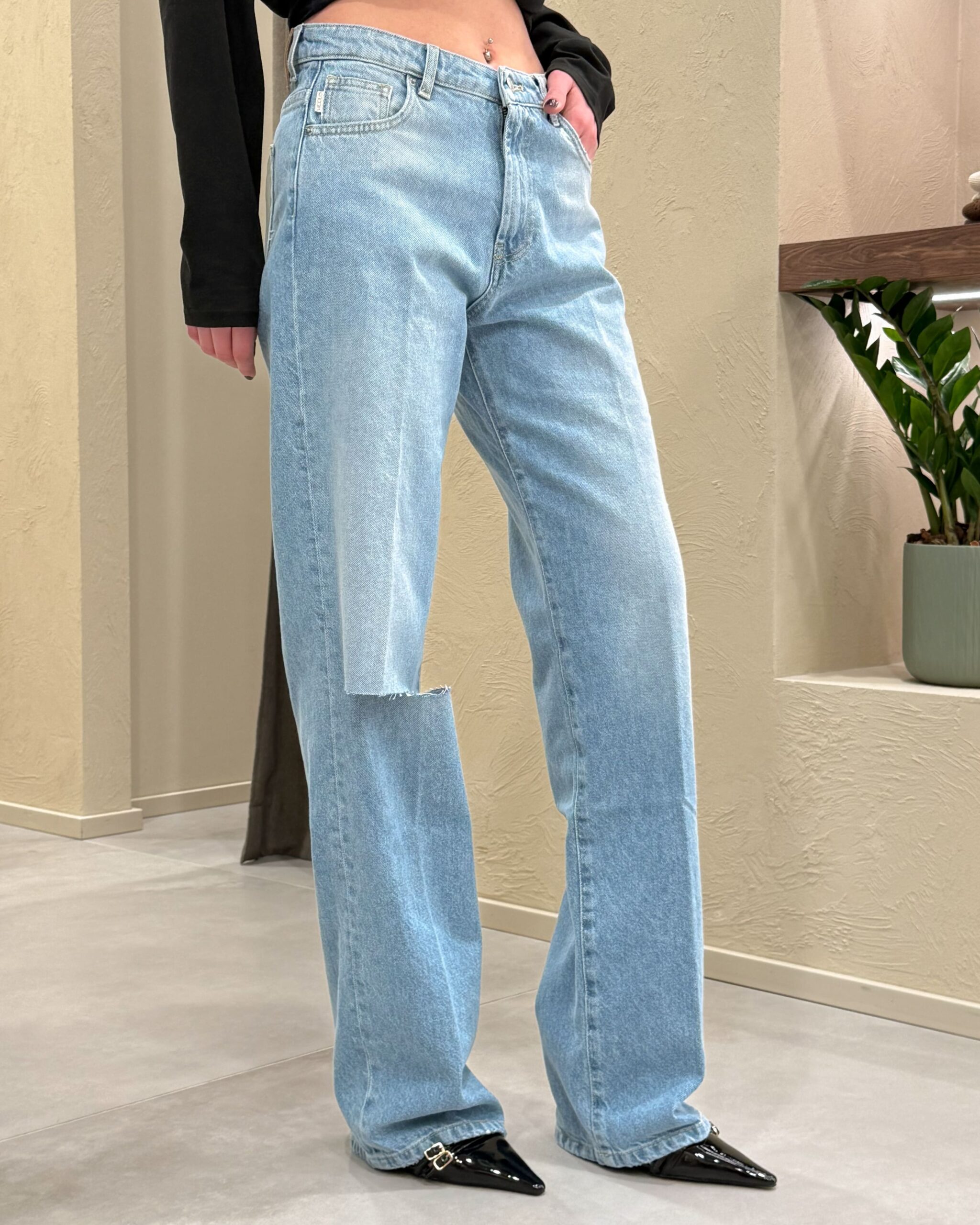 JEANS STRAIGHT-LEG MID RISE CON ROTTURE - ALEX - VICOLO