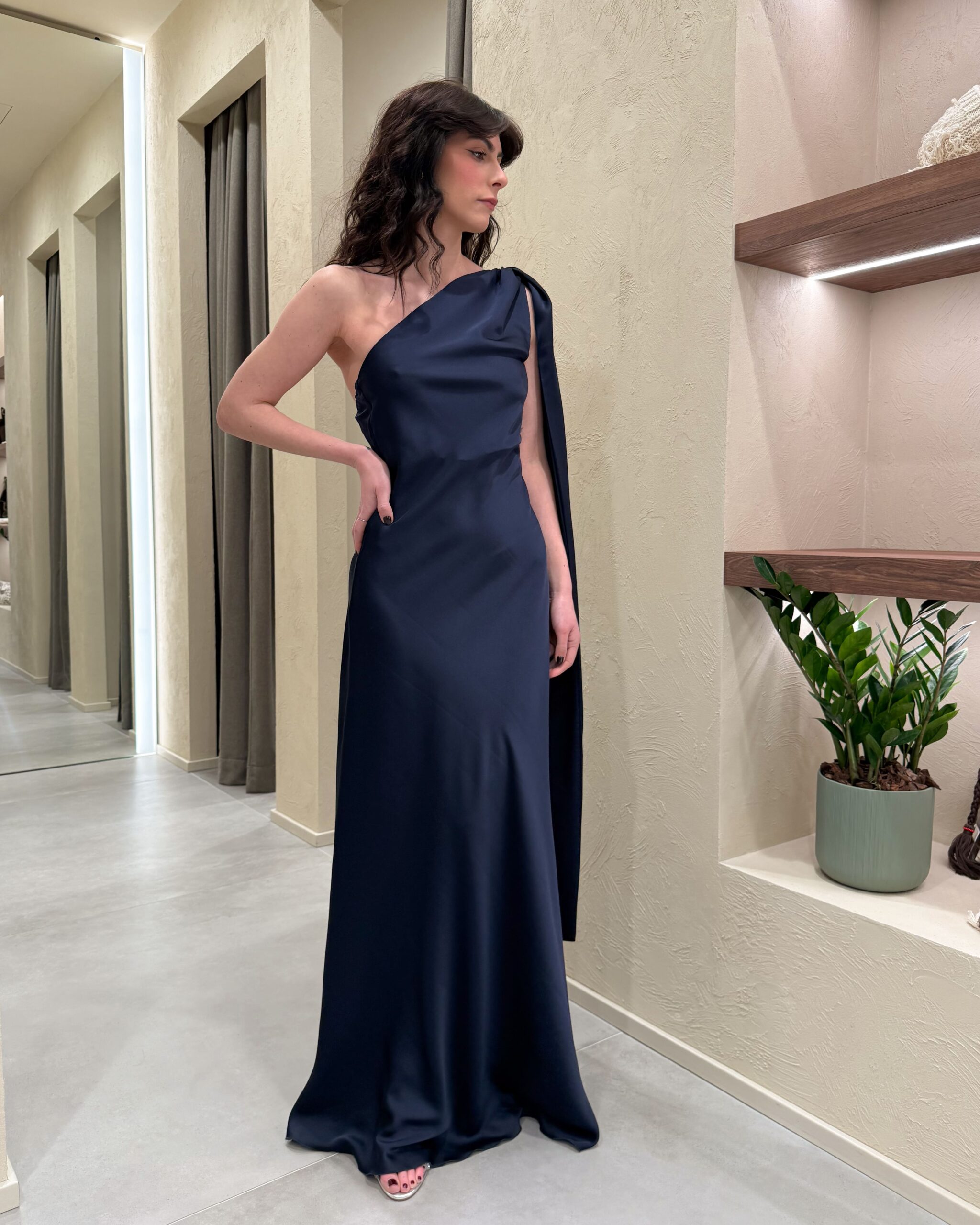 ABITO LUNGO MONOSPALLA CON SCIALLE - D'ELLE