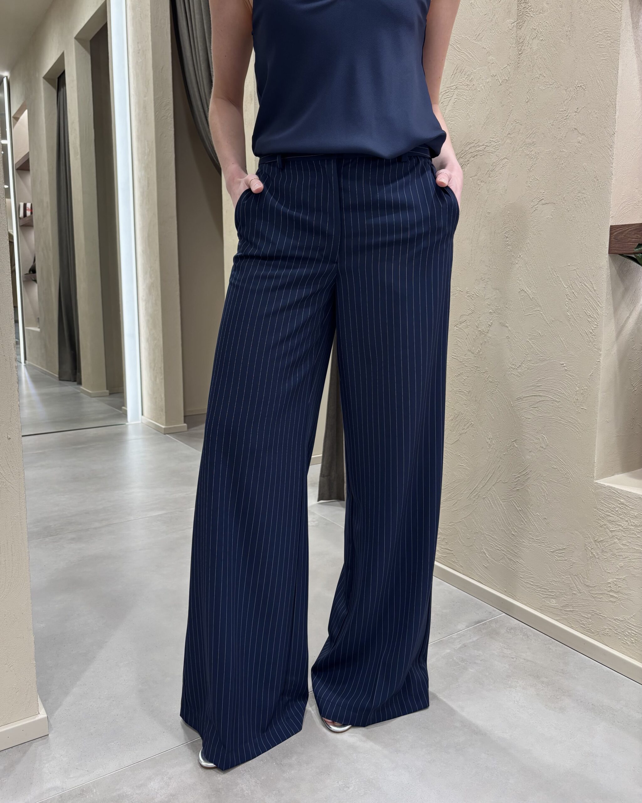 Alternative view of PANTALONE PALAZZO GESSATO - EVA - VICOLO