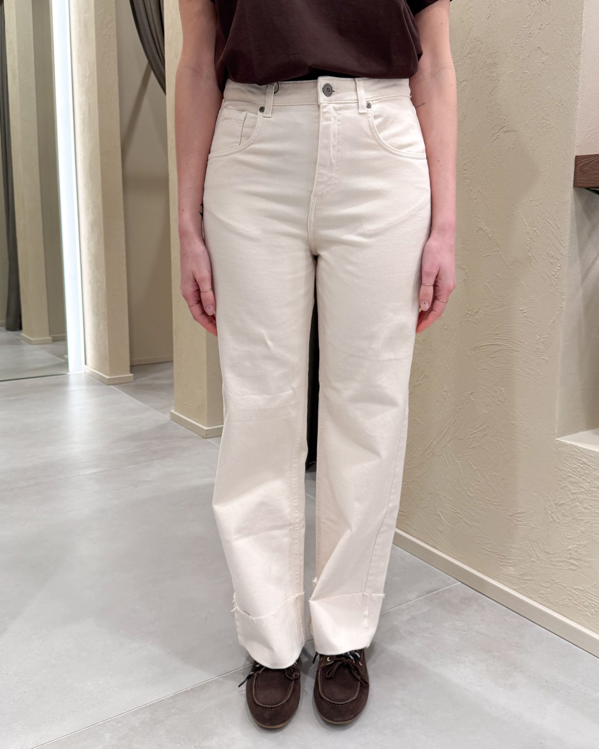 Alternative view of JEANS WIDE-LEG BURRO CON RISVOLTO - STELLA - DIXIE